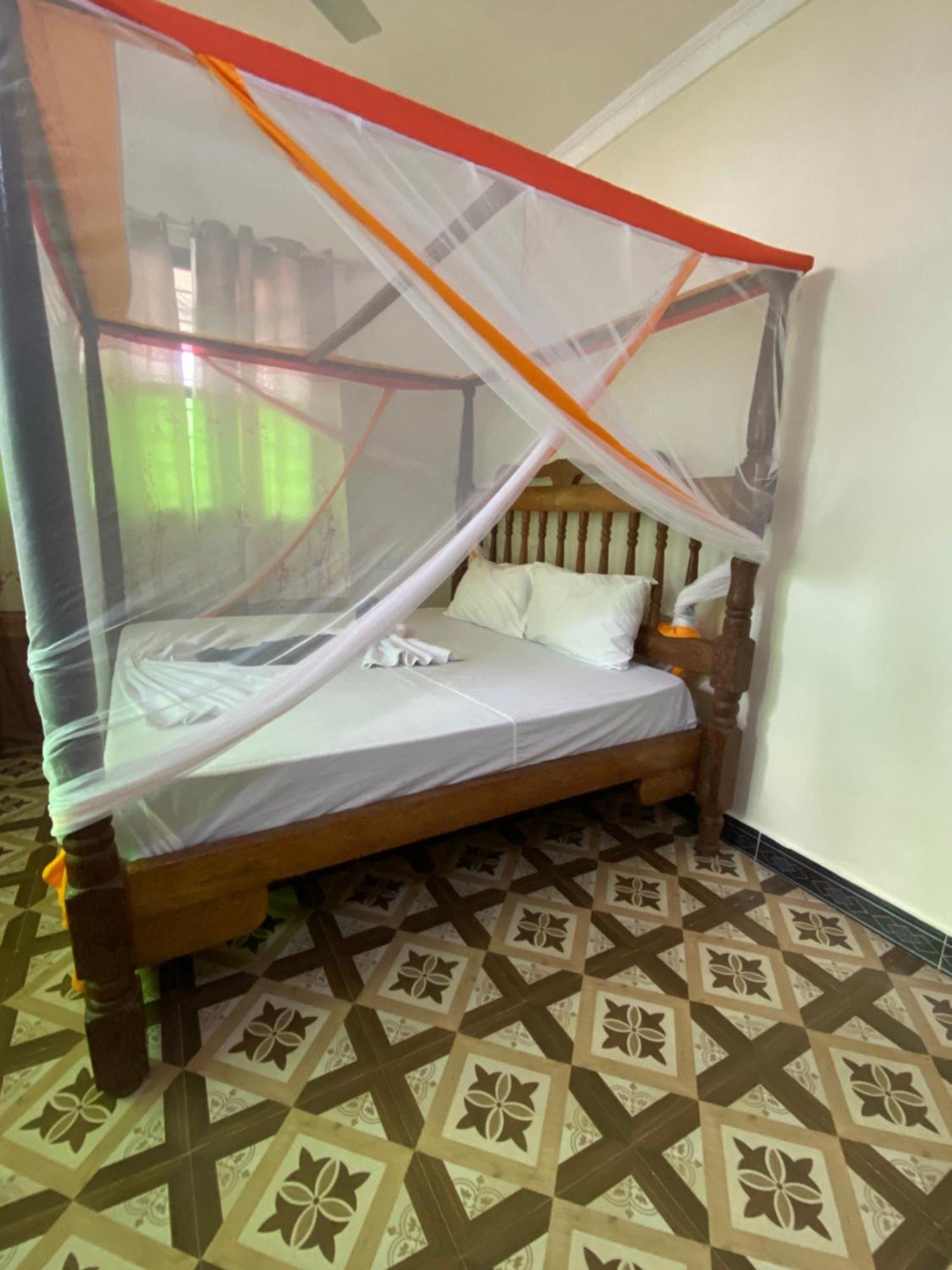 Falcon House Kendwa Bed & Breakfast Екстериор снимка