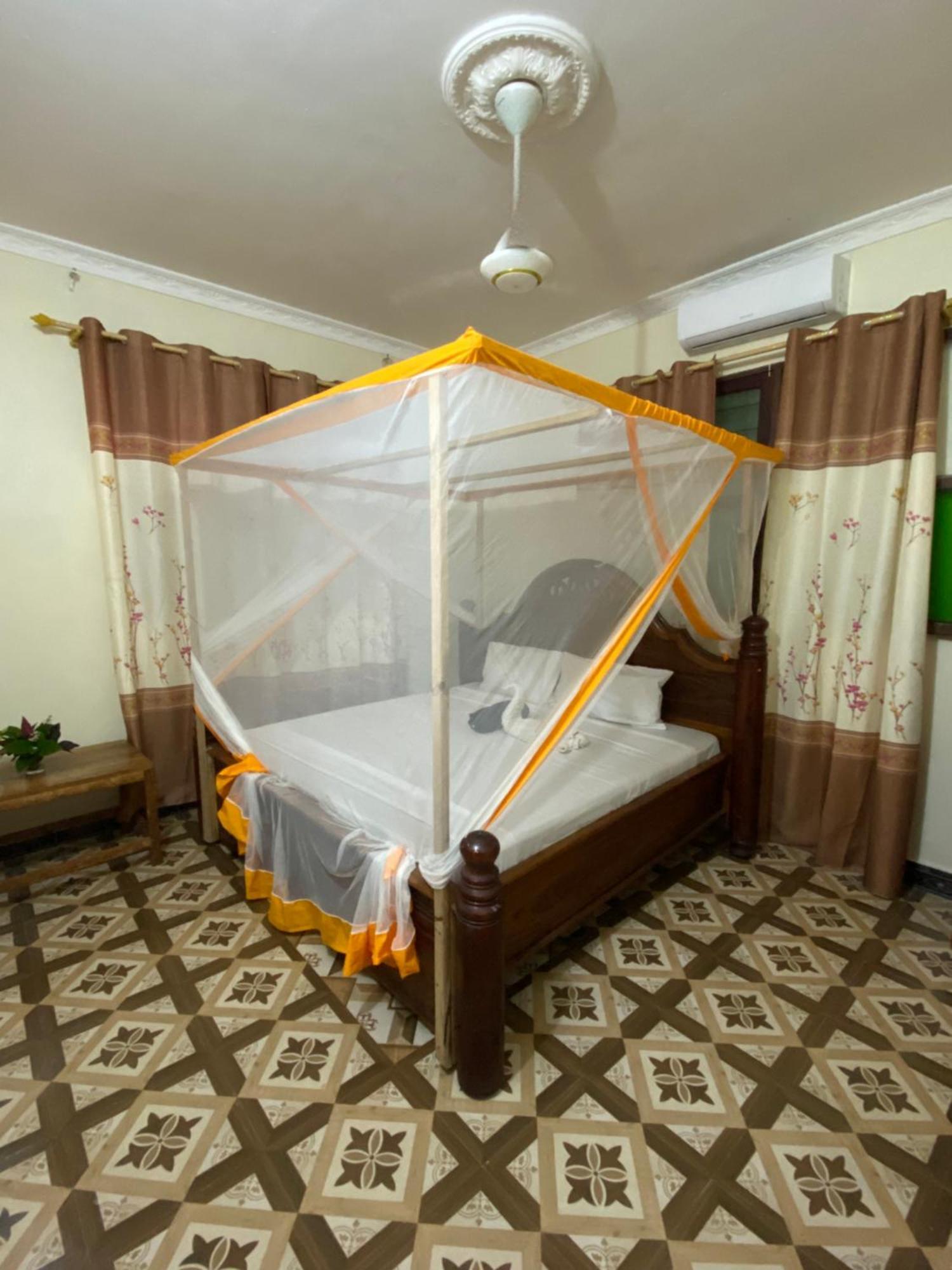 Falcon House Kendwa Bed & Breakfast Екстериор снимка