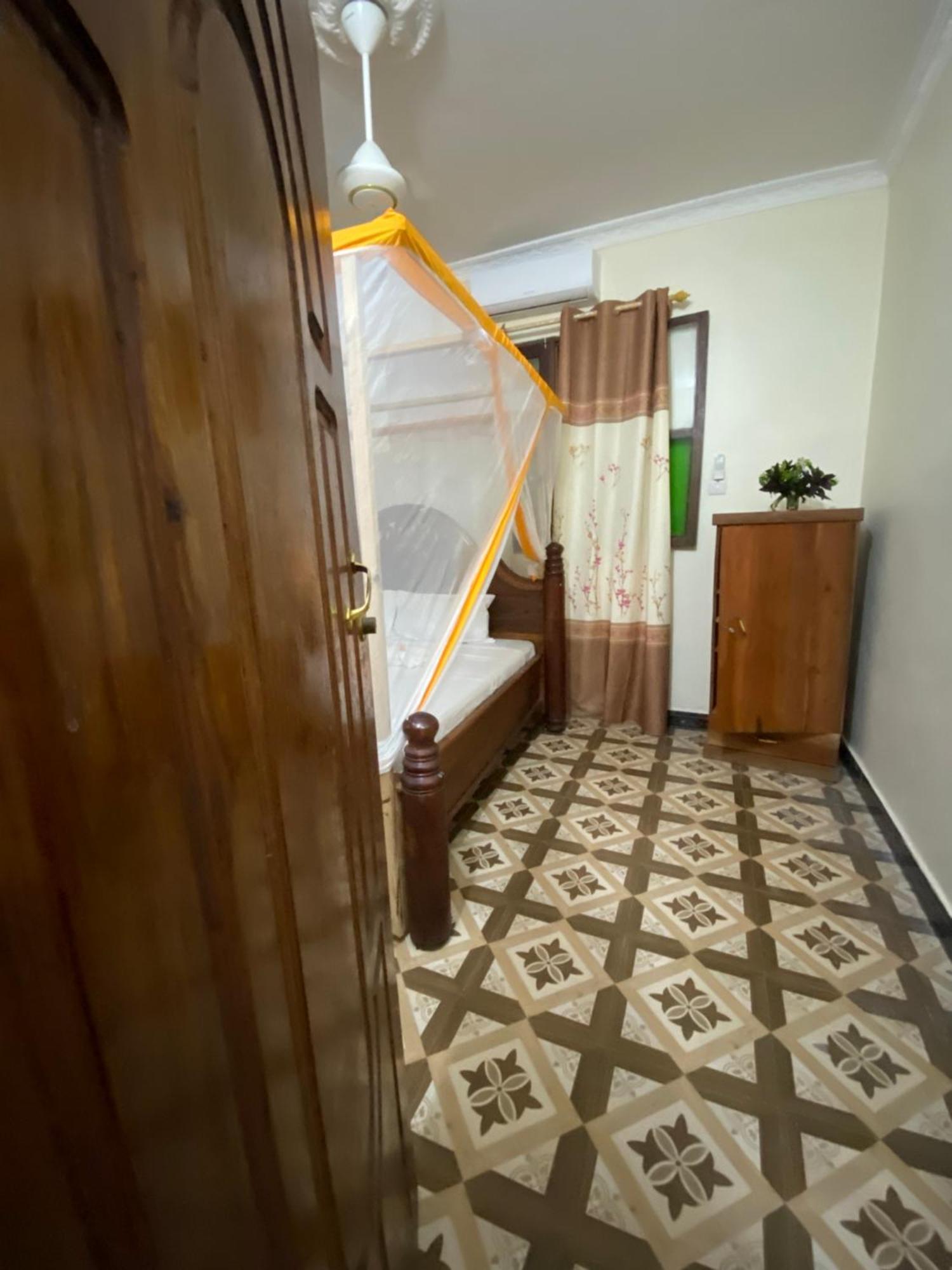 Falcon House Kendwa Bed & Breakfast Екстериор снимка